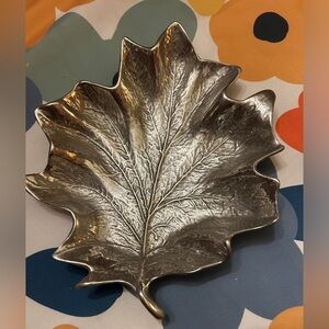 Pewterex pewter leaf dish or display piece. Perfect for Fall decor. 🍁🍁